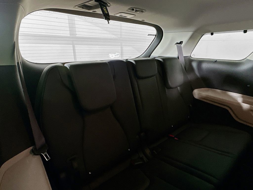 Used 2022 Kia Carnival EX image 29