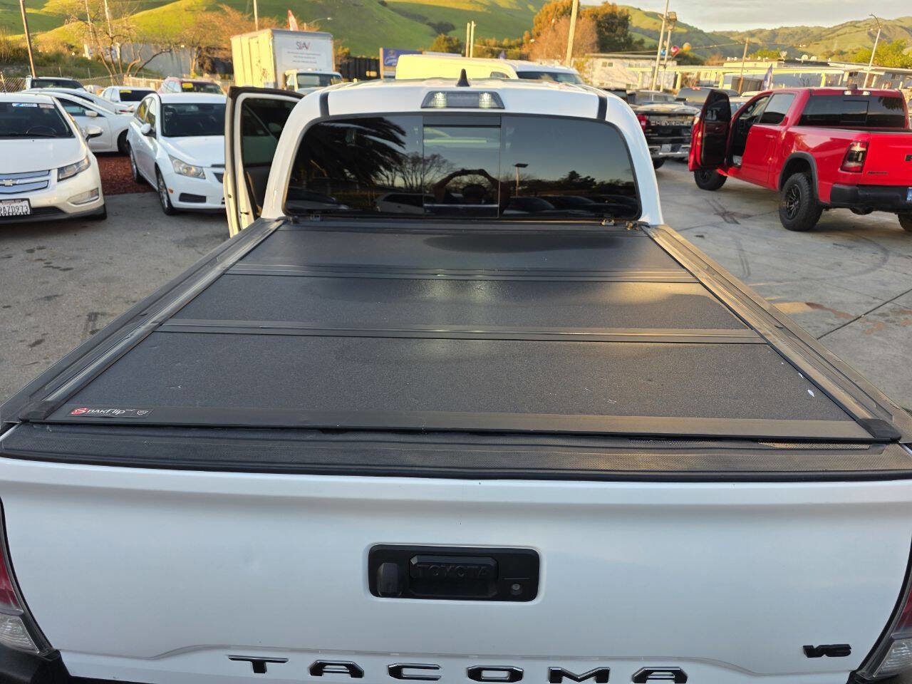 Used 2021 Toyota Tacoma TRD Sport w/ Technology Package image 12