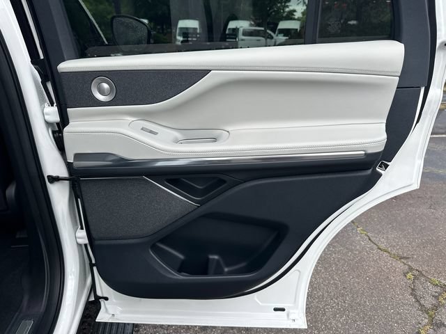 New 2026 Lincoln Navigator Reserve AWD/4WD image 19