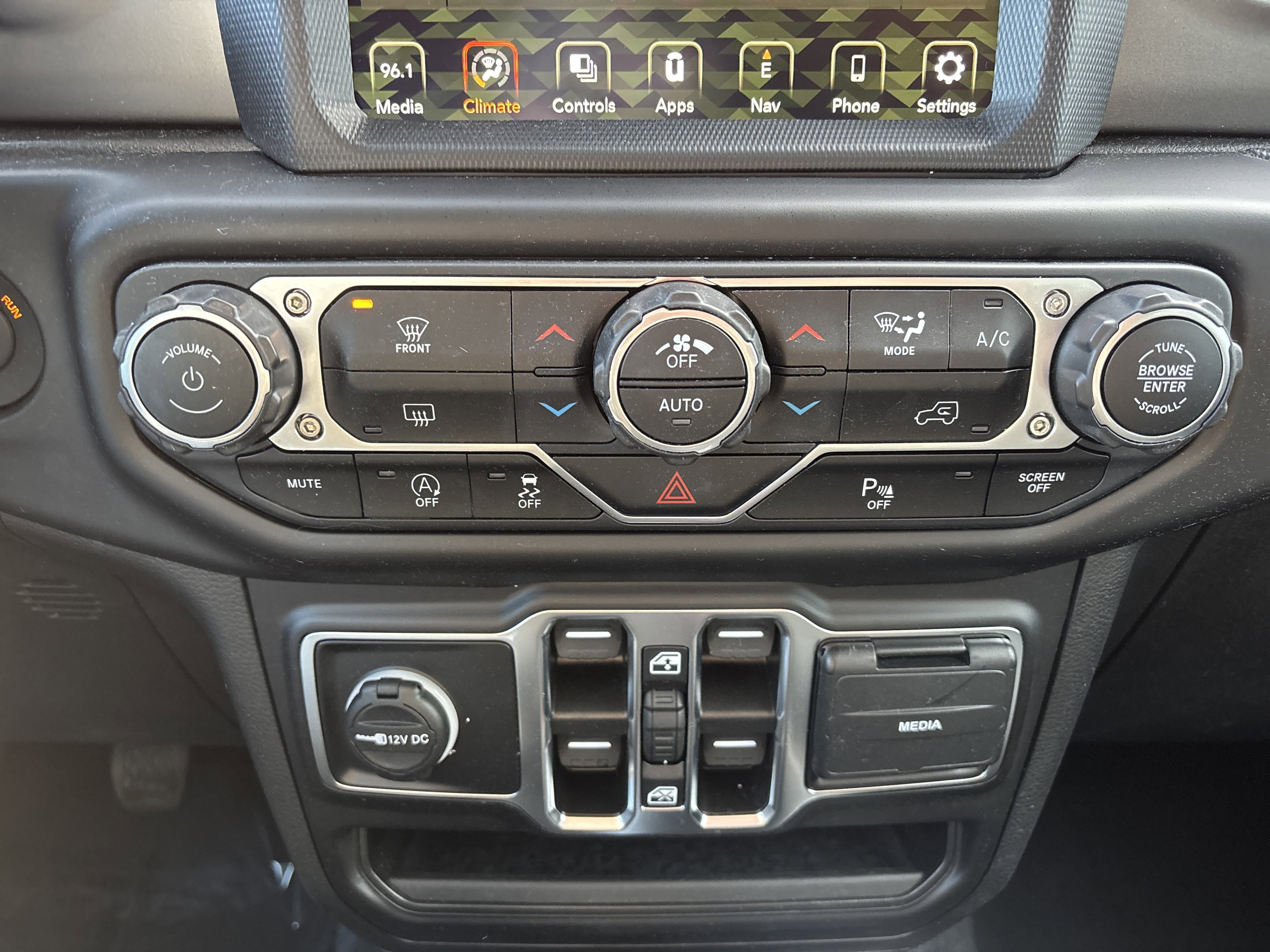 Used 2023 Jeep Wrangler Sport S image 30