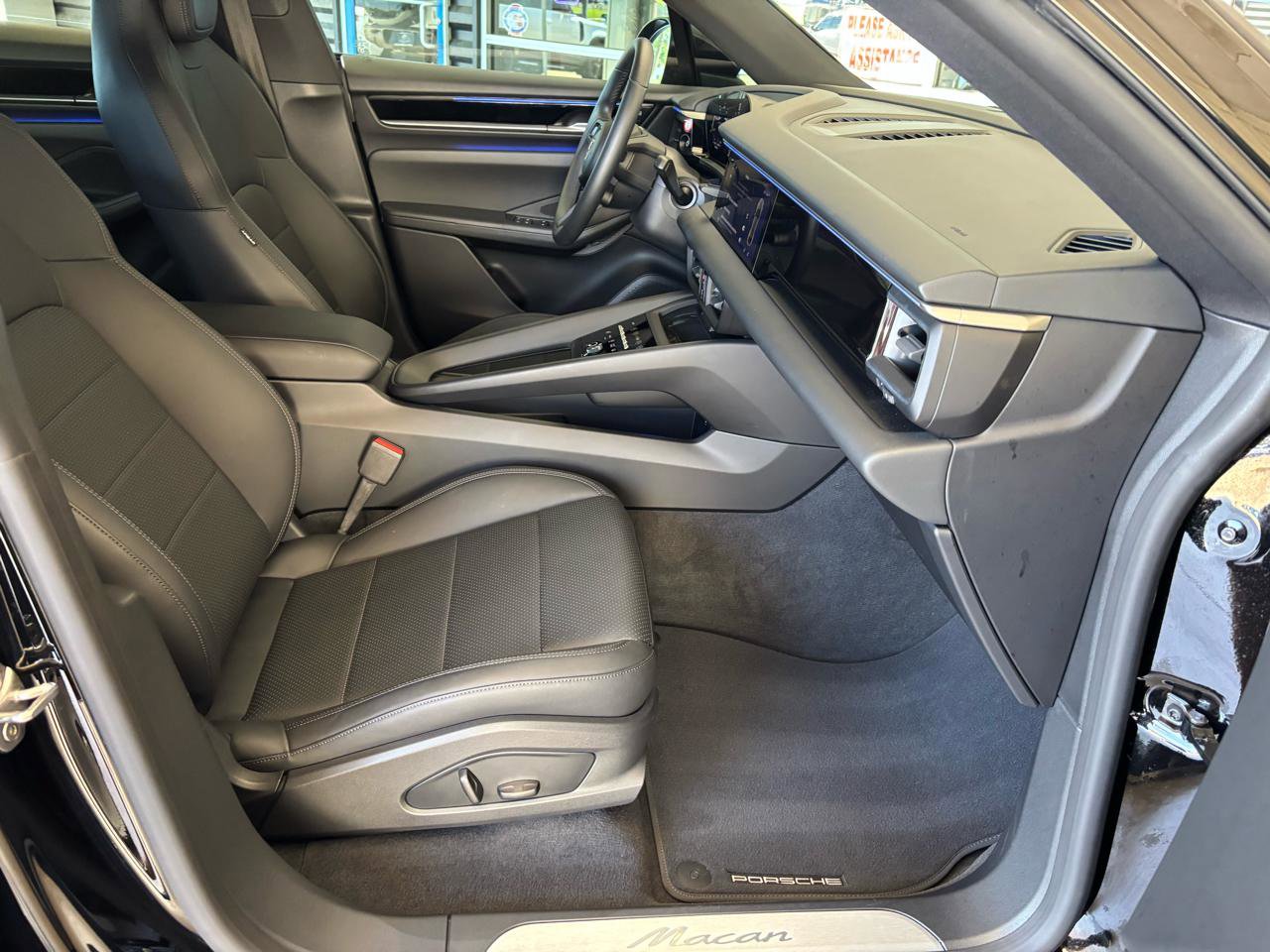Used 2025 Porsche Macan Electric RWD image 20
