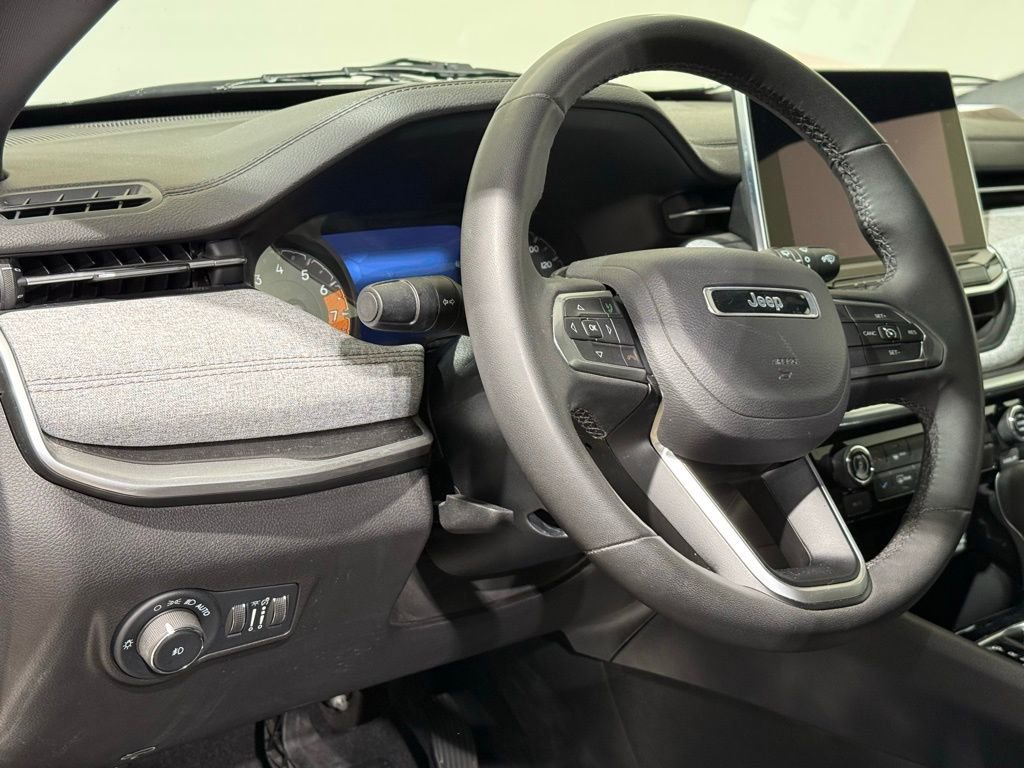 Used 2024 Jeep Compass Latitude image 17