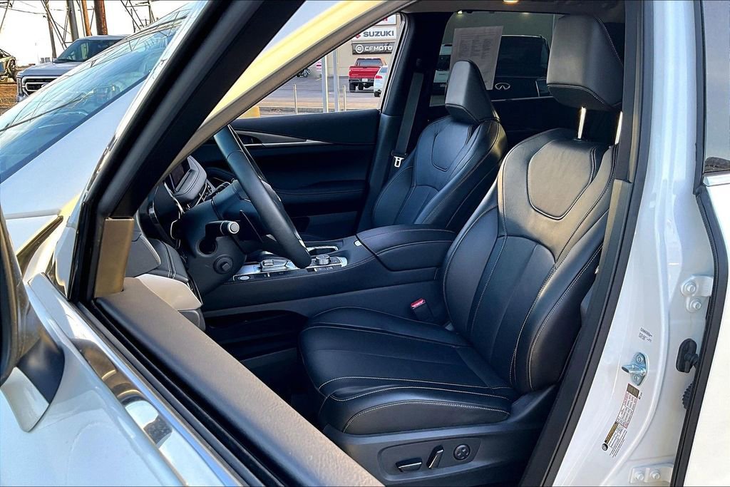 Certified 2025 INFINITI QX60 Luxe w/ Vision Package FWD image 37
