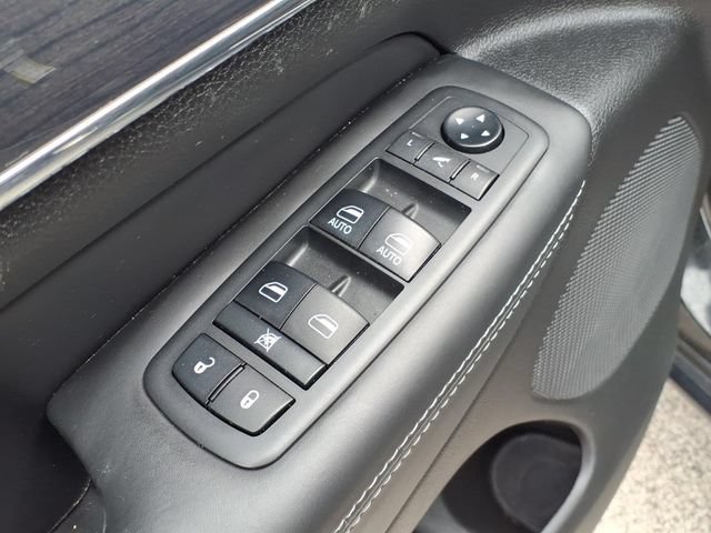 Used 2019 Jeep Grand Cherokee Overland AWD/4WD image 18