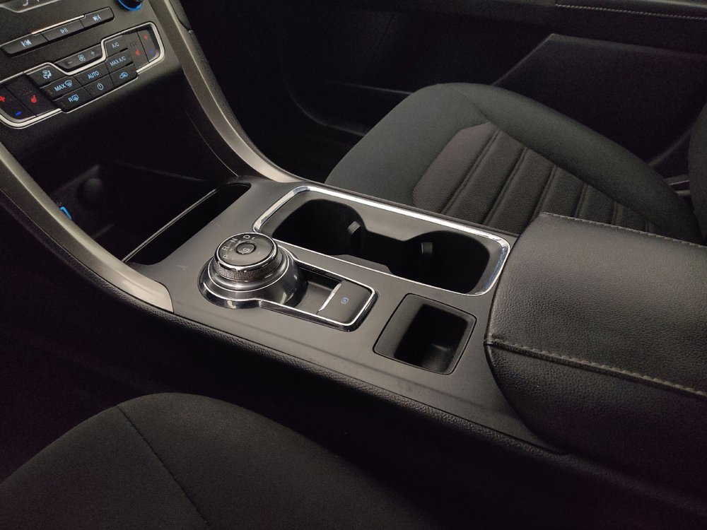 Used 2020 Ford Fusion SE image 26