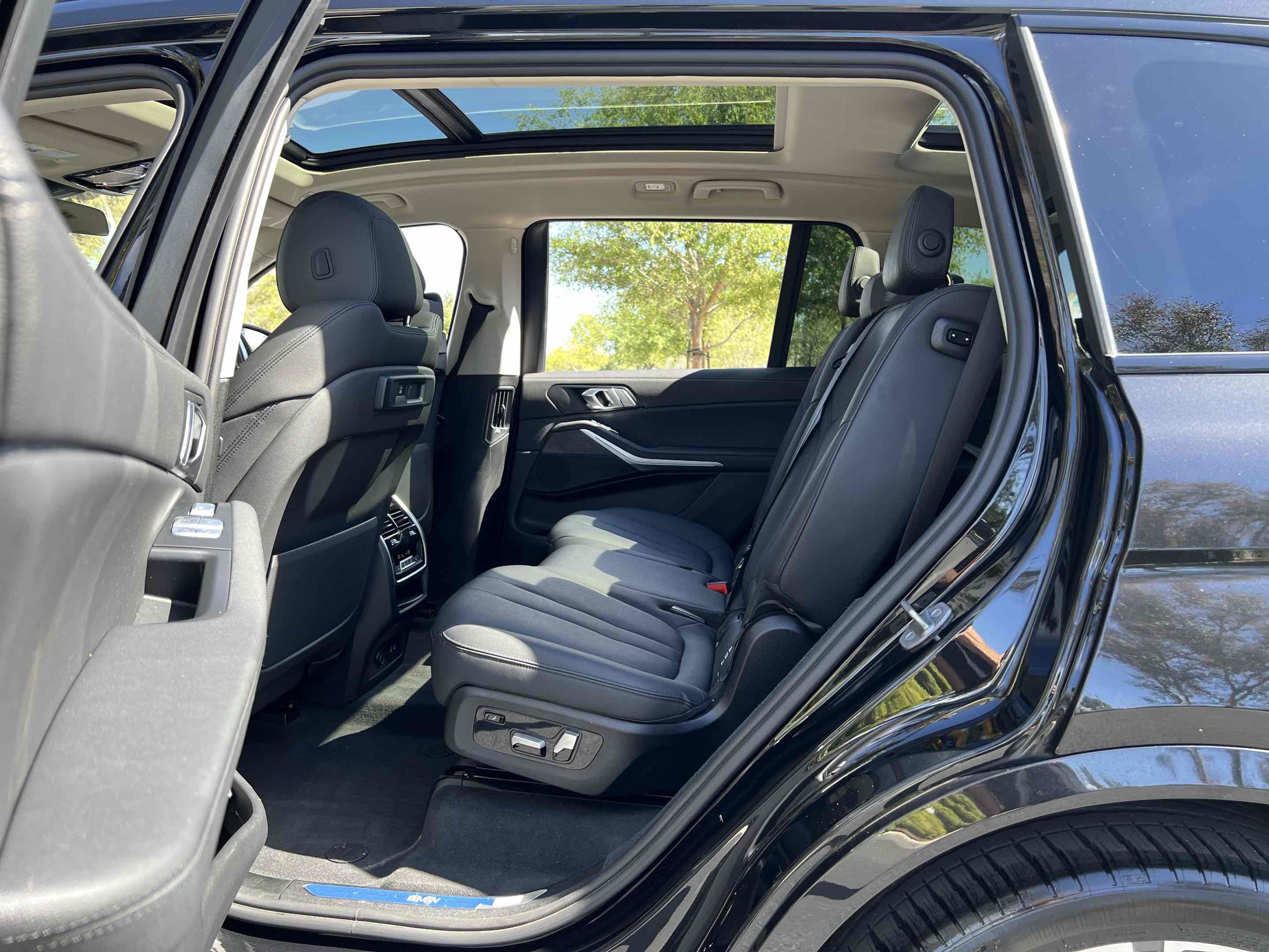 Used 2022 BMW X7 xDrive40i w/ Premium Package AWD/4WD image 71