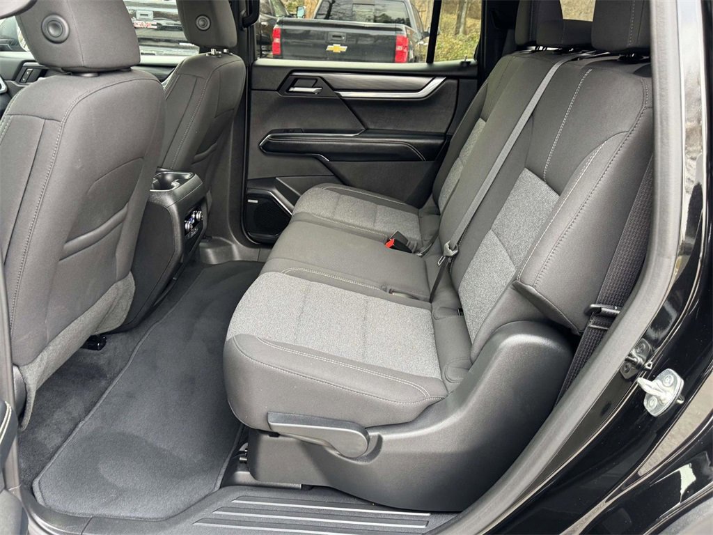 Used 2025 GMC Acadia Elevation image 18