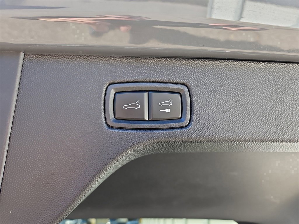 Certified 2025 Porsche Macan 4 Electric image 28