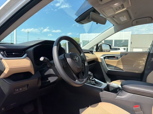 Used 2025 Toyota RAV4 LE AWD/4WD image 17