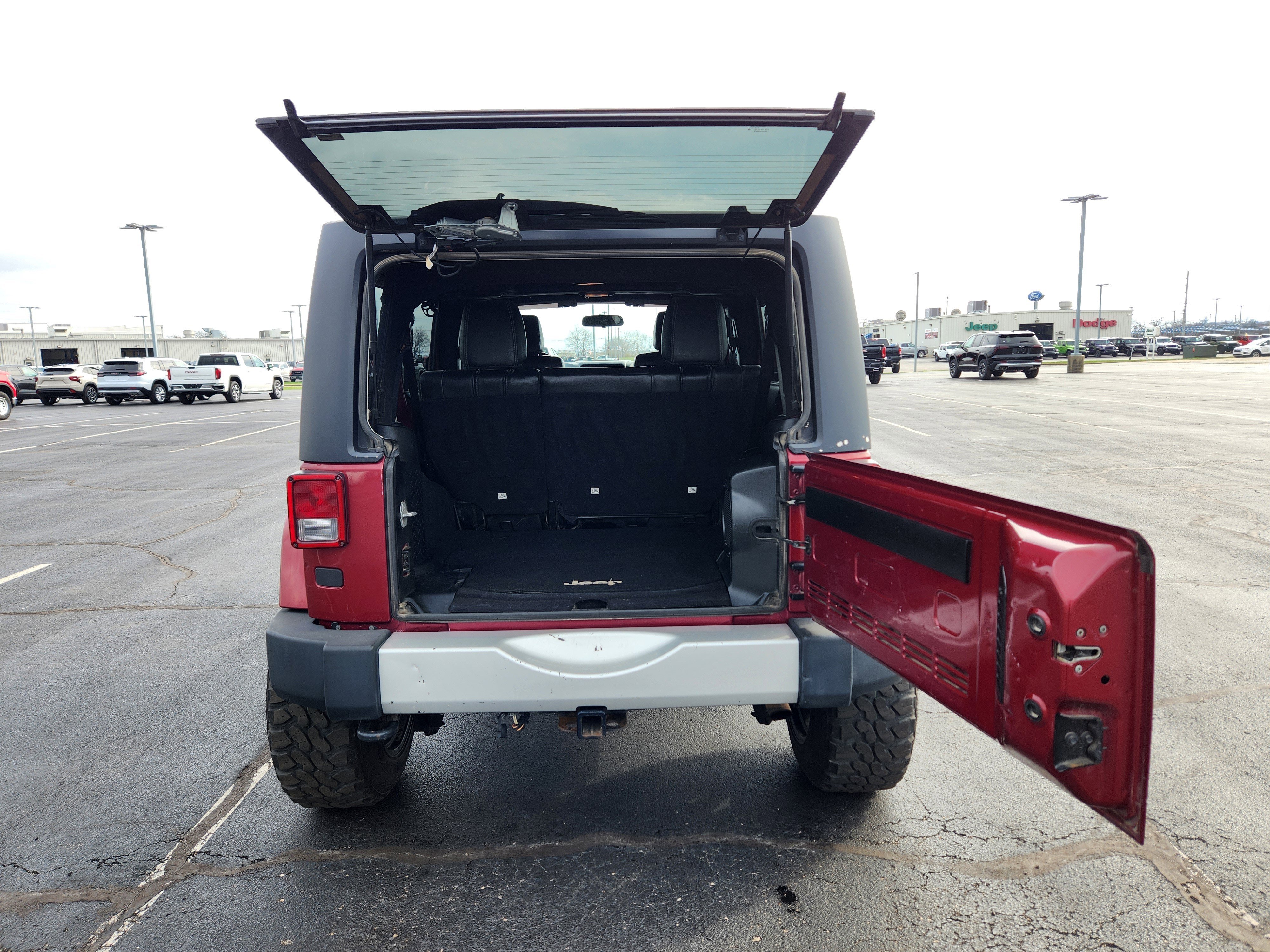 Used 2012 Jeep Wrangler Unlimited Sahara w/ Dual Top Group AWD/4WD image 10