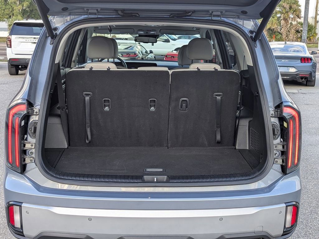 Certified 2023 Kia Telluride EX w/ EX Captain's Chair Package image 8