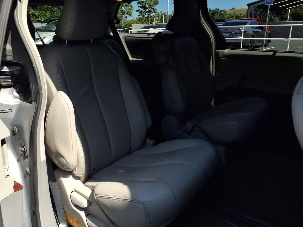 Used 2013 Toyota Sienna XLE FWD image 20