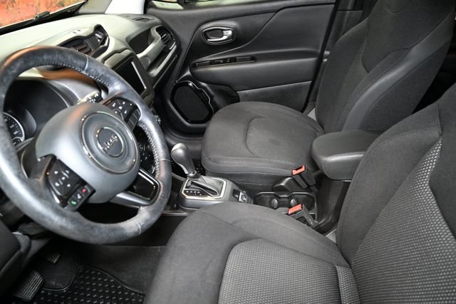 Used 2020 Jeep Renegade Altitude AWD/4WD image 22