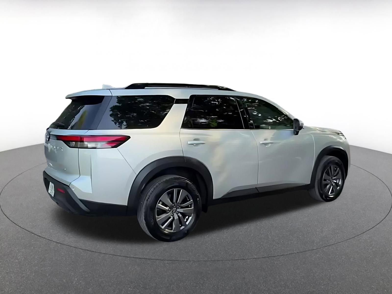 Used 2025 Nissan Pathfinder SV AWD/4WD image 14