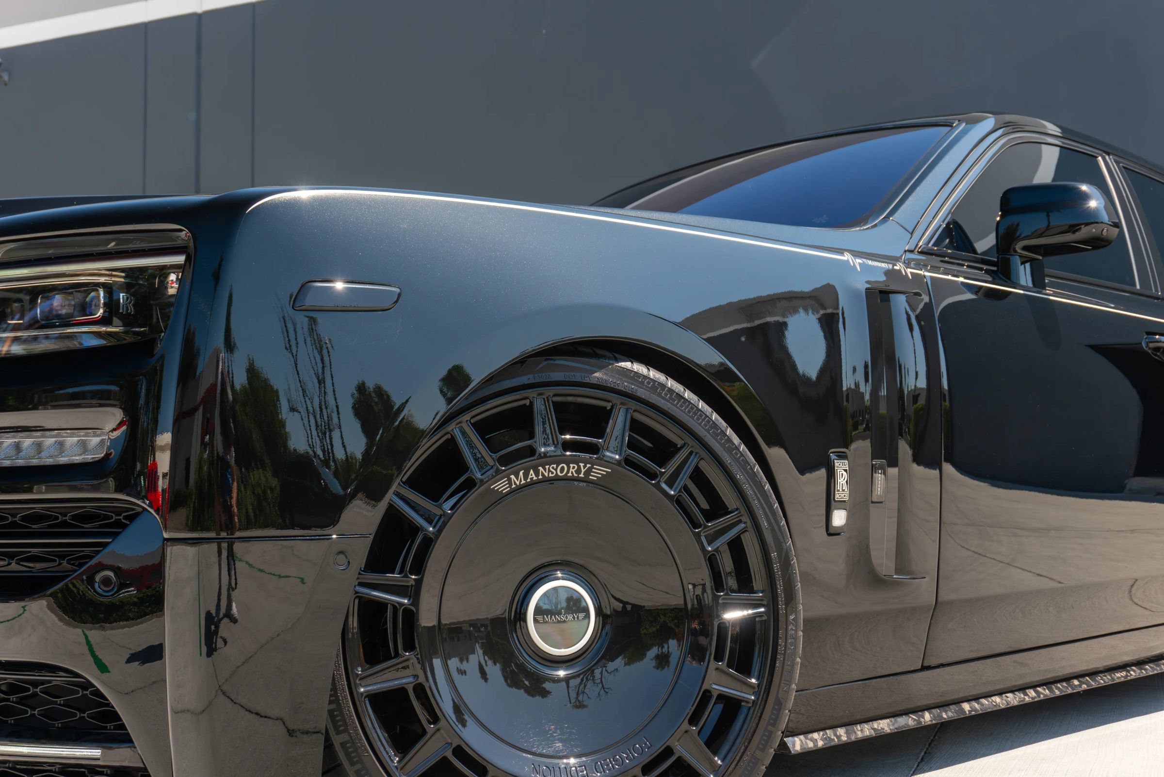 Used 2024 Rolls-Royce Phantom Sedan w/ The Phantom Package RWD image 28