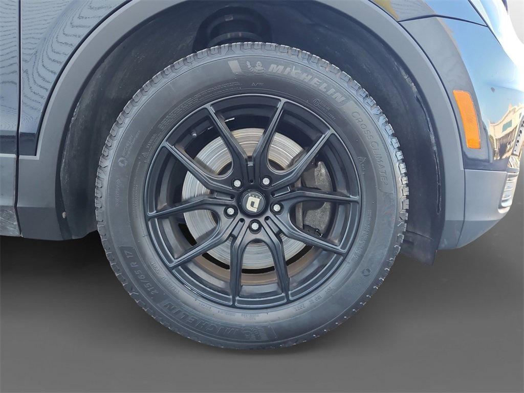 Used 2018 Volkswagen Tiguan SE w/ Panoramic Sunroof Package image 16