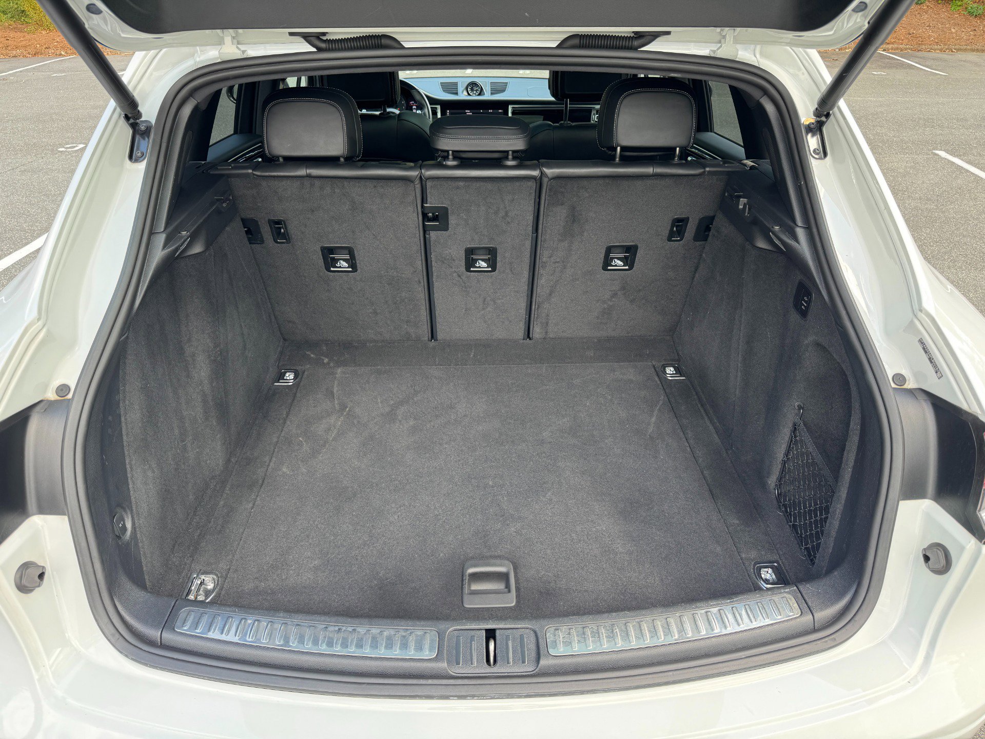 Used 2023 Porsche Macan image 64