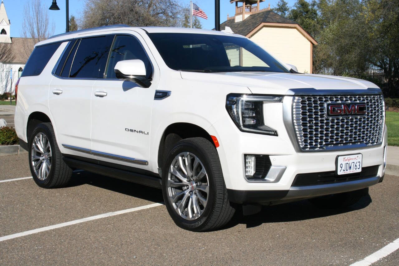 Used 2021 GMC Yukon Denali w/ Denali Premium Package image 2