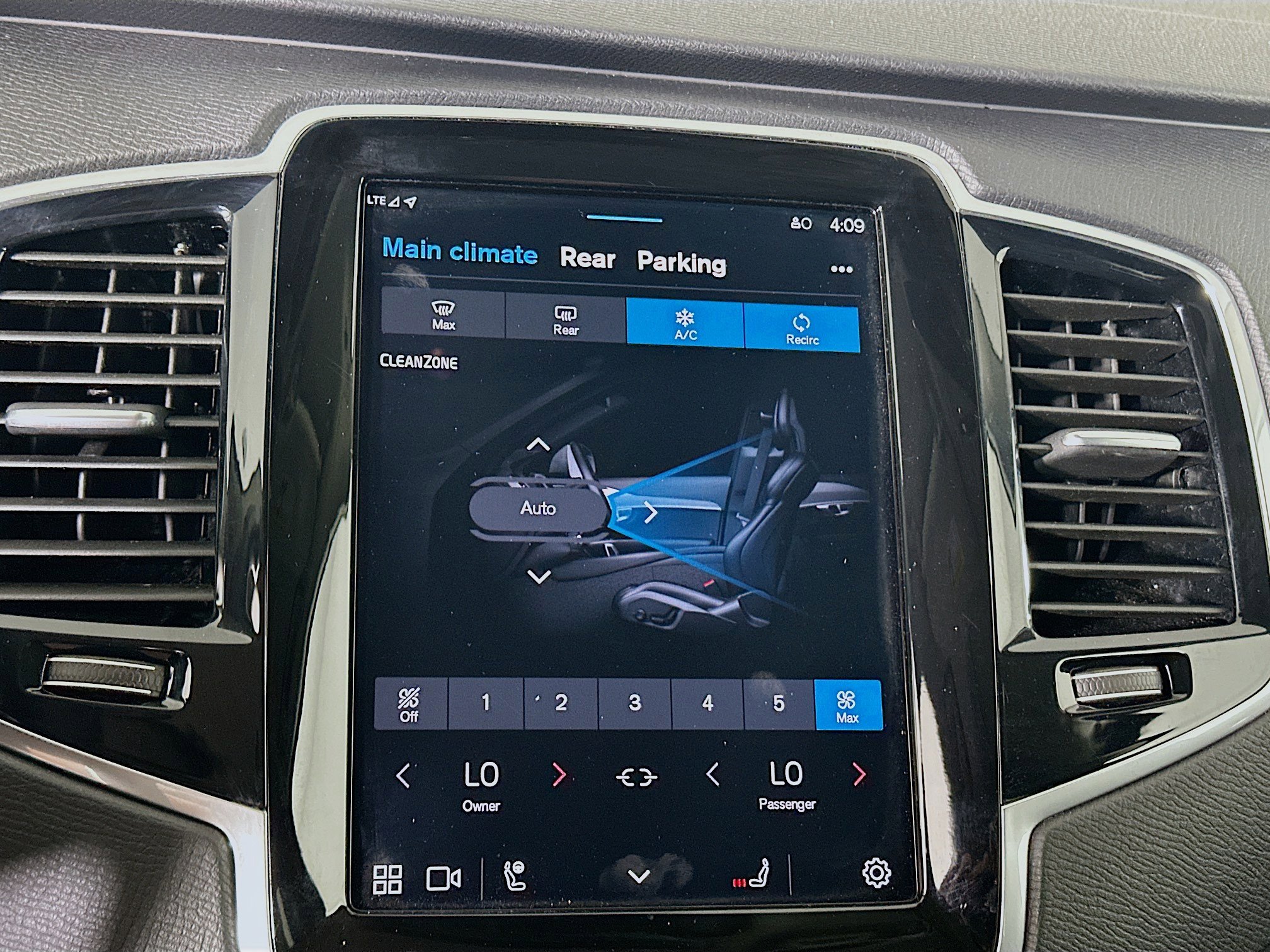 Used 2024 Volvo XC90 B5 Plus image 24