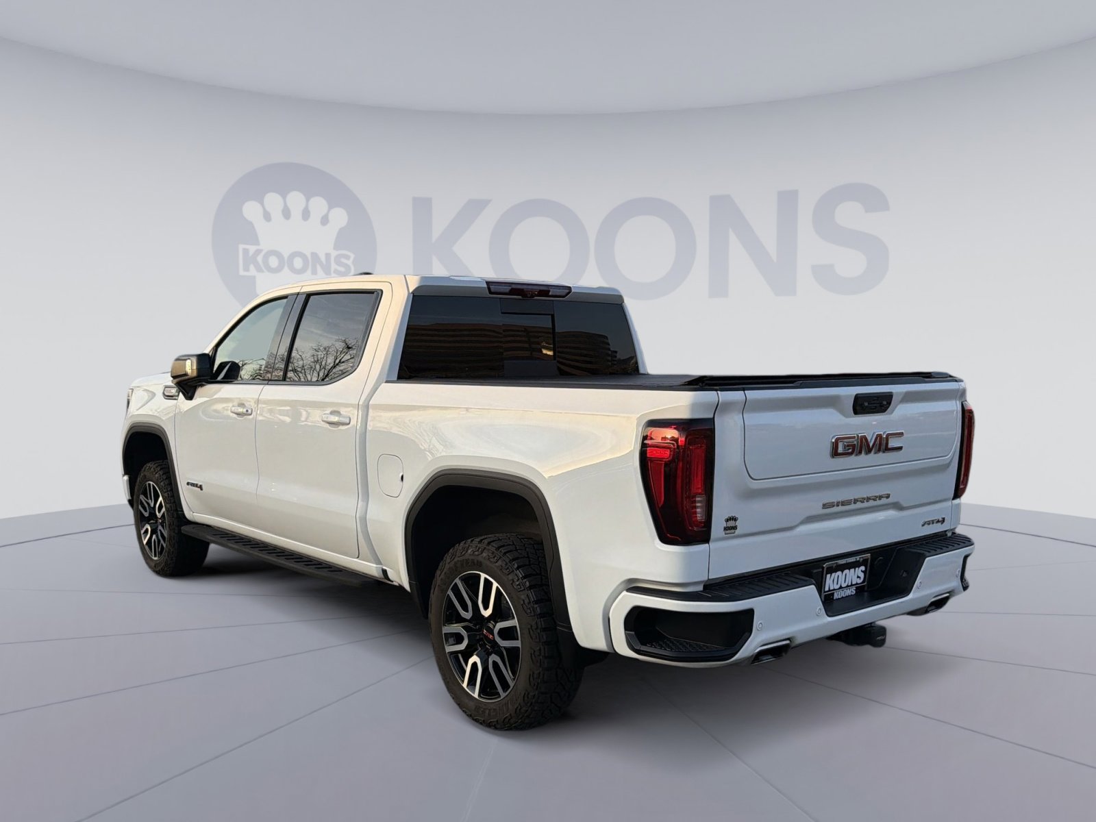 Used 2024 GMC Sierra 1500 AT4 w/ Technology Package image 4