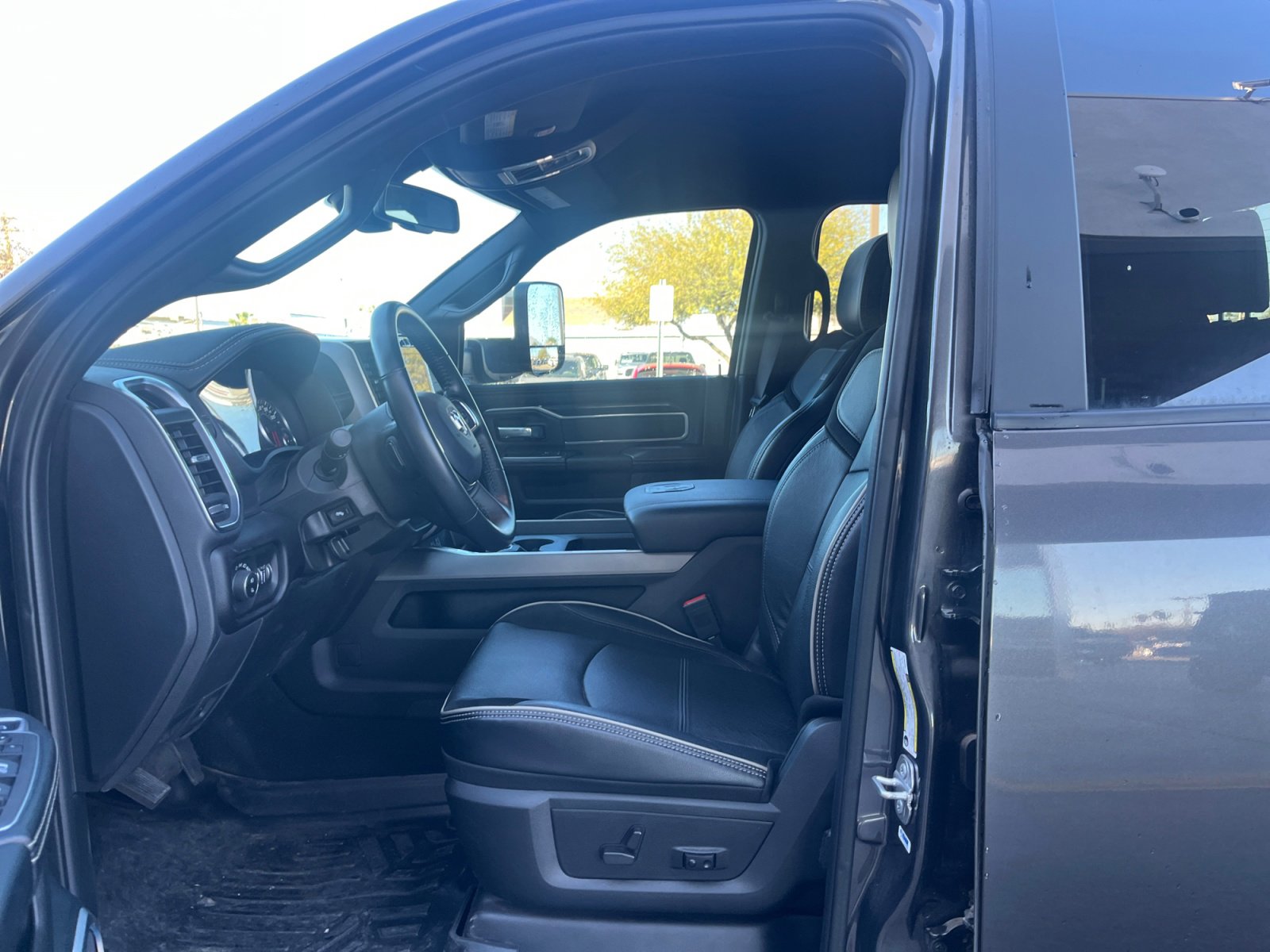 Used 2022 RAM 2500 Laramie w/ Night Edition image 14