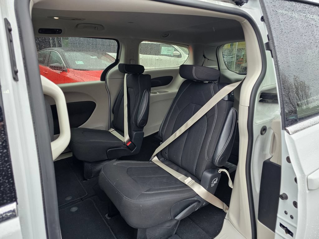 Used 2024 Chrysler Voyager LX FWD image 14