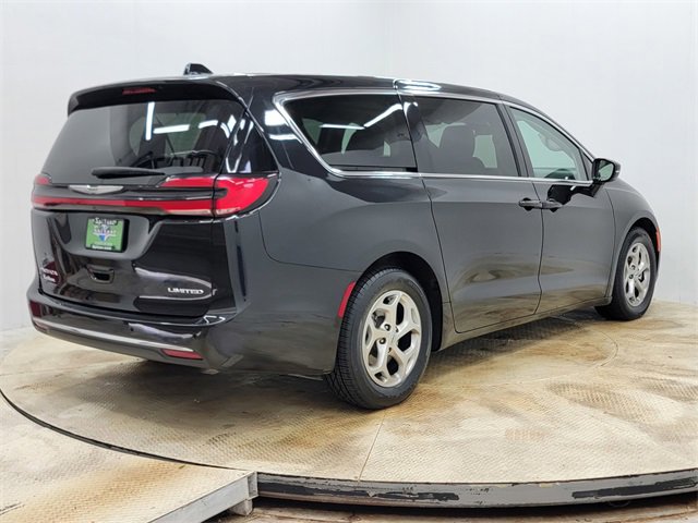 Used 2024 Chrysler Pacifica Limited image 5