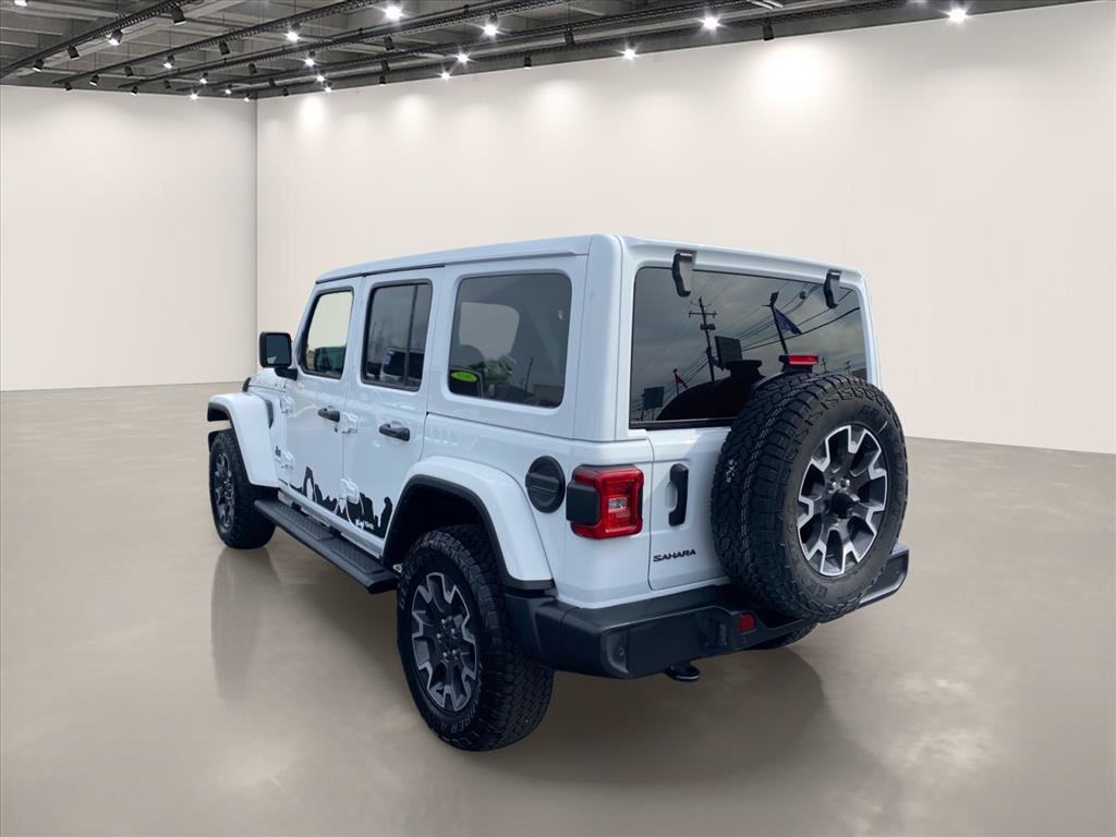Used 2025 Jeep Wrangler Unlimited Sahara w/ Dual Top Group AWD/4WD image 5