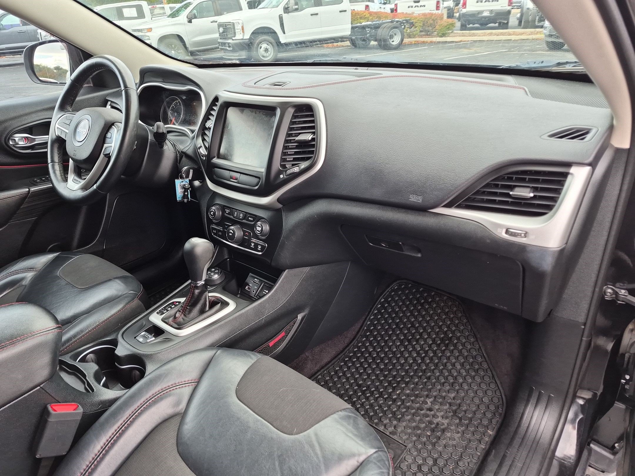 Used 2016 Jeep Cherokee Trailhawk w/ Cold Weather Group AWD/4WD image 33