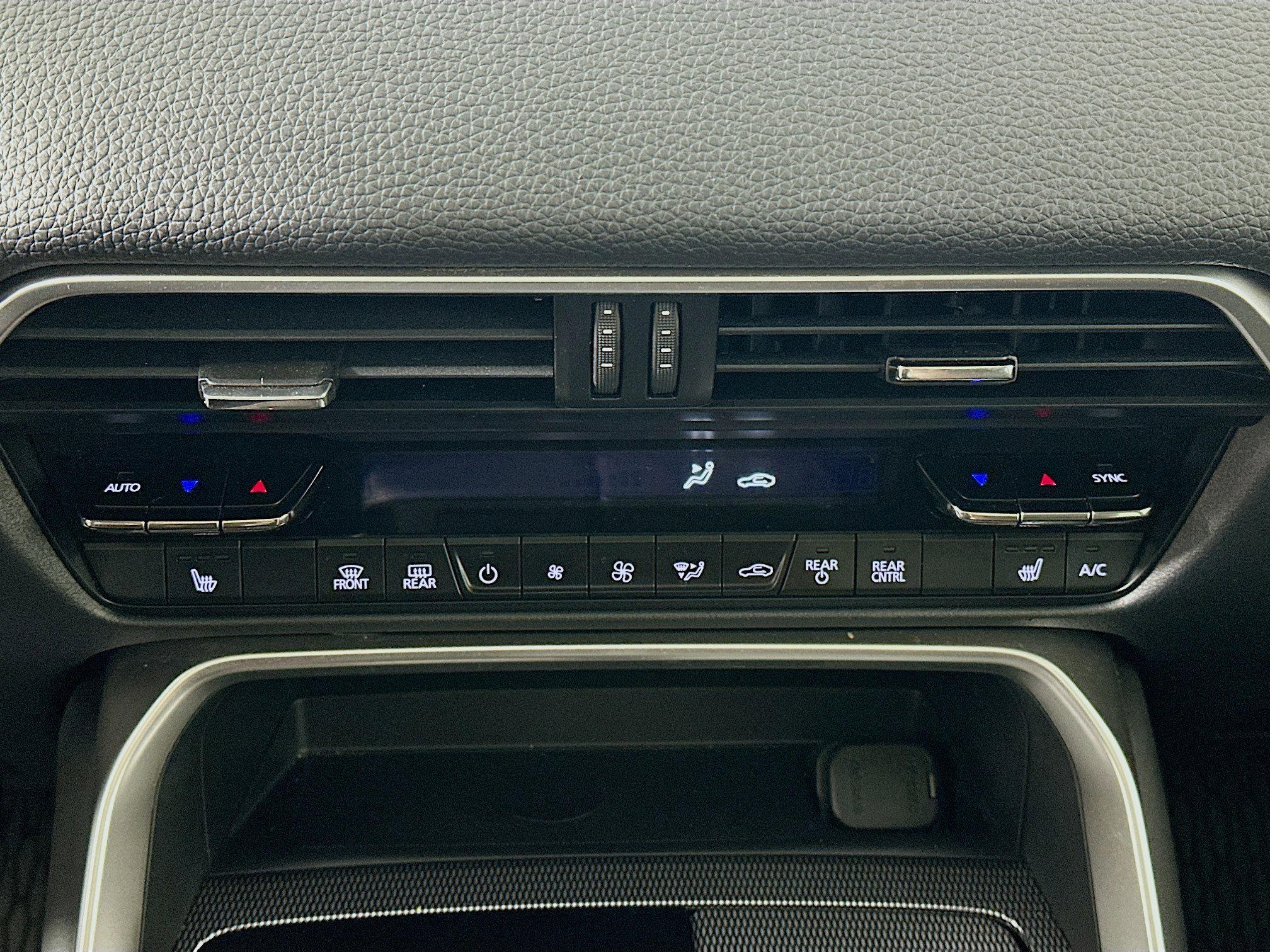 Used 2024 MAZDA CX-90 Plug-In Hybrid w/ Premium Pkg image 24