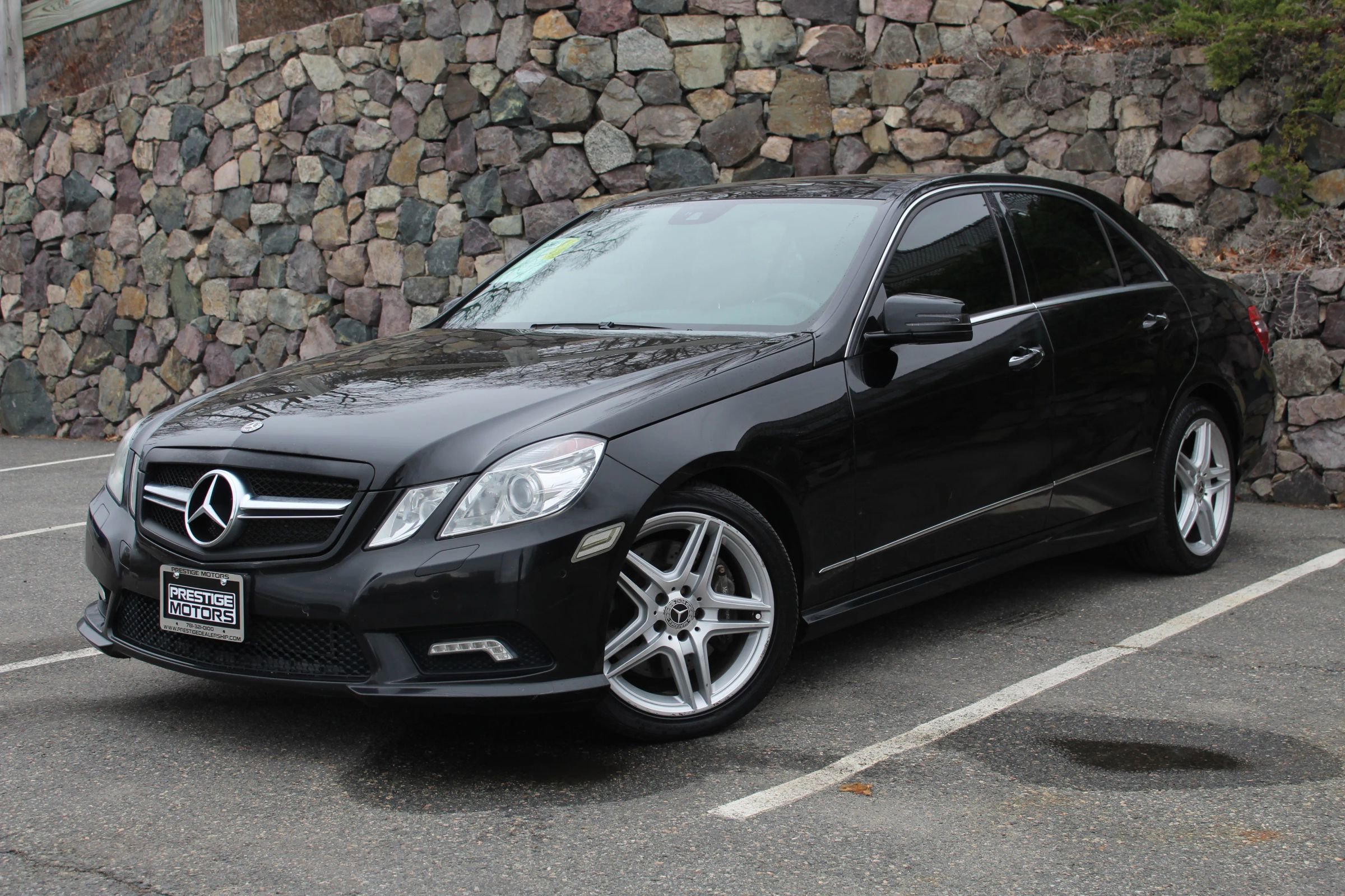 Used 2011 Mercedes-Benz E 550 4MATIC Sedan image 2