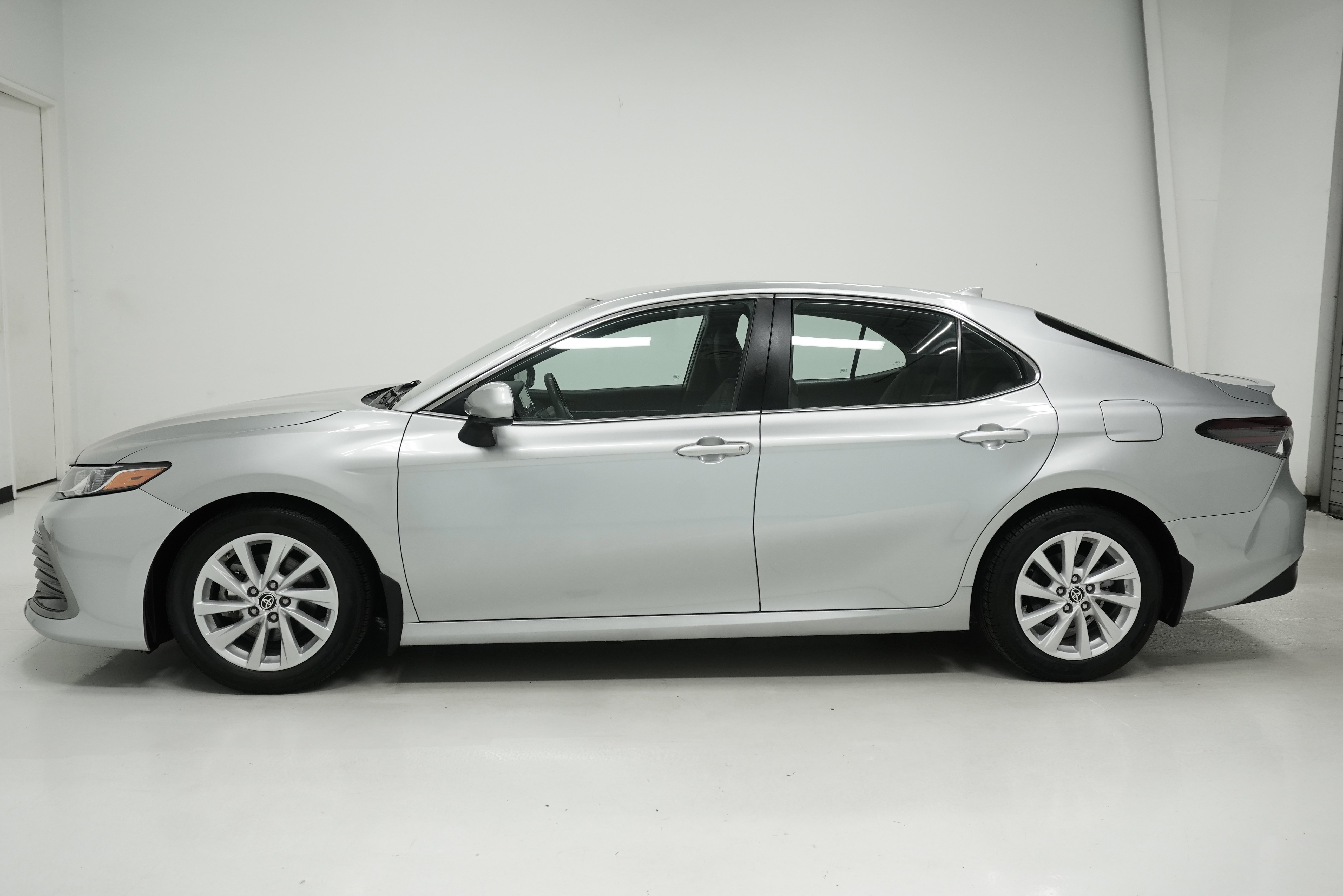 Used 2023 Toyota Camry LE FWD image 7
