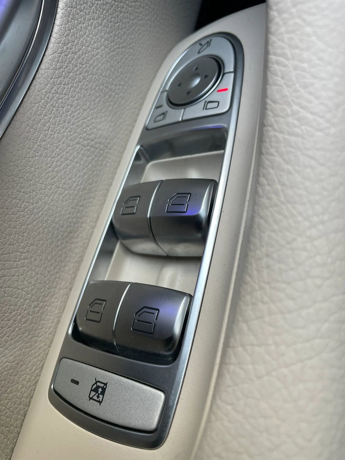 Used 2017 Mercedes-Benz E 300 4MATIC w/ Premium 1 Package image 10