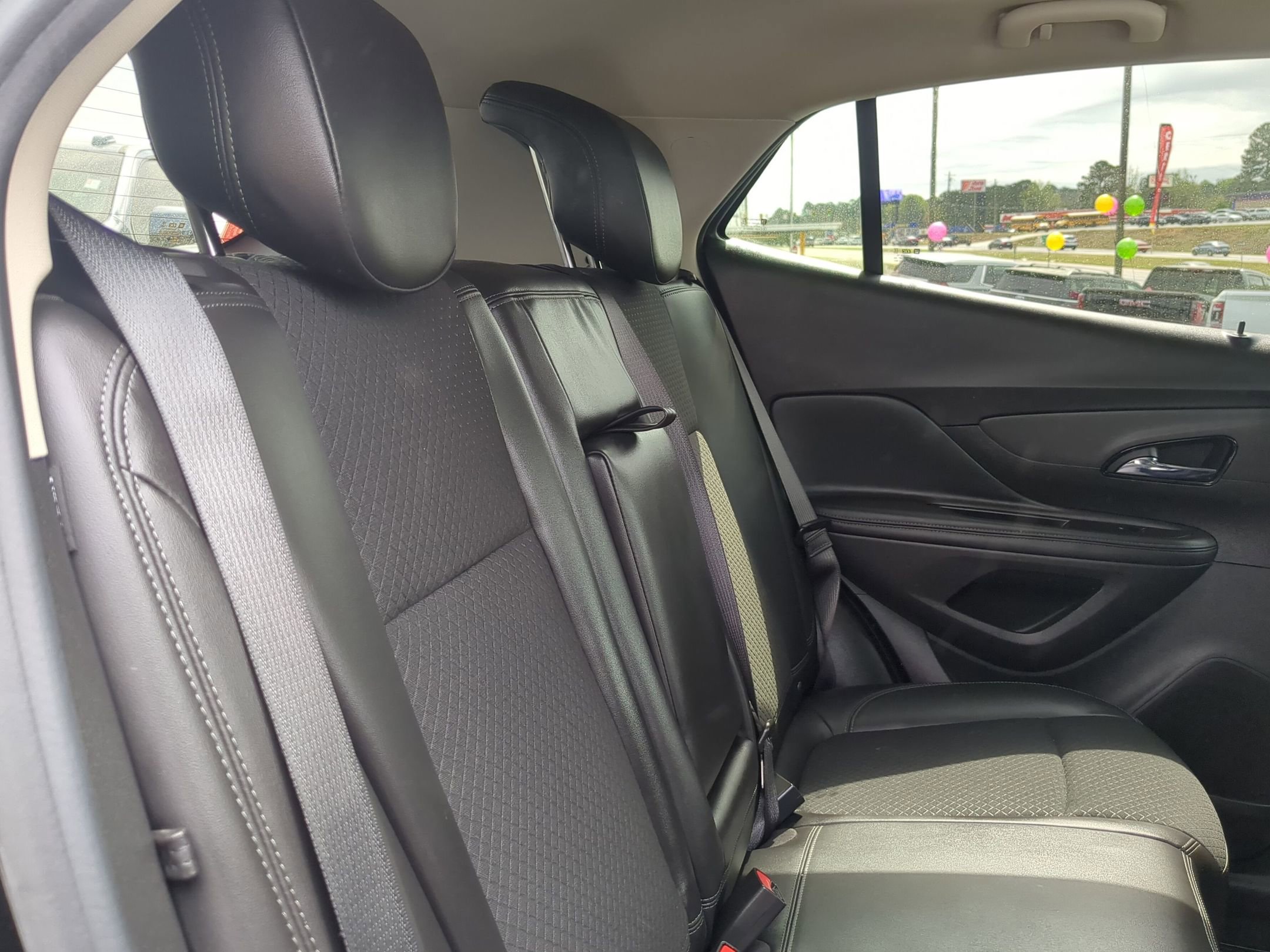 Used 2022 Buick Encore Preferred w/ Safety Package image 25