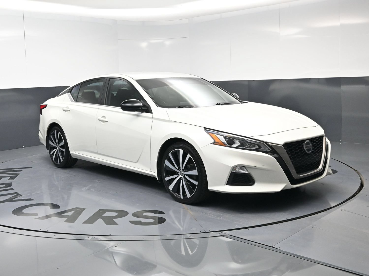 Used 2020 Nissan Altima 2.5 SR FWD image 2