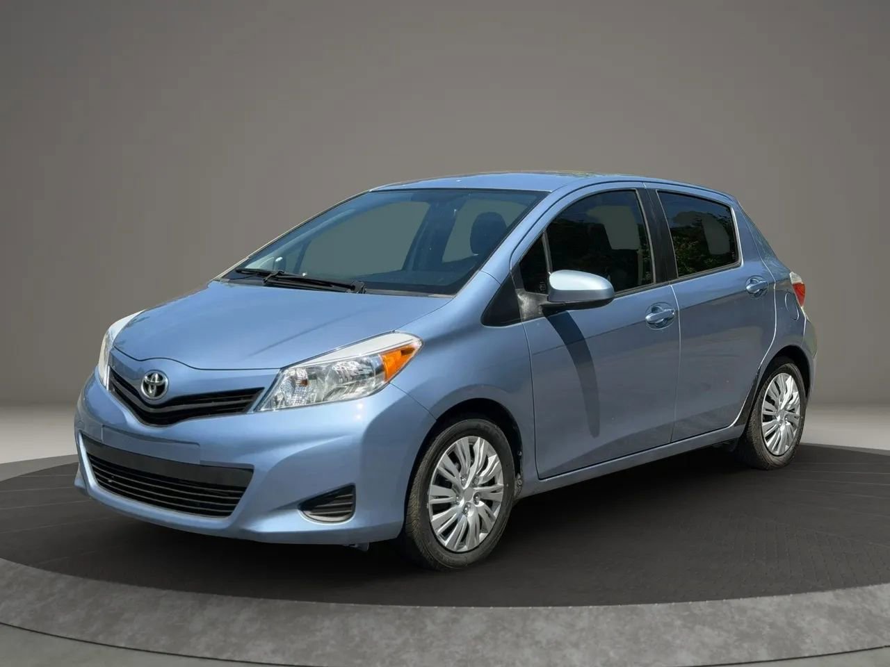 Used 2012 Toyota Yaris LE FWD image 1