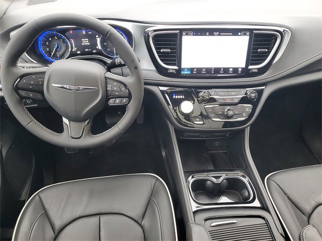 New 2026 Chrysler Pacifica Limited w/ Uconnect Theater Family Group image 13