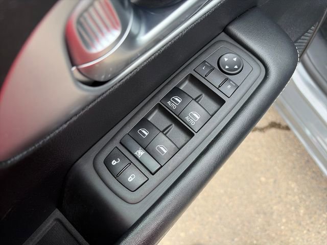 Used 2022 Chrysler Pacifica Touring AWD/4WD image 25