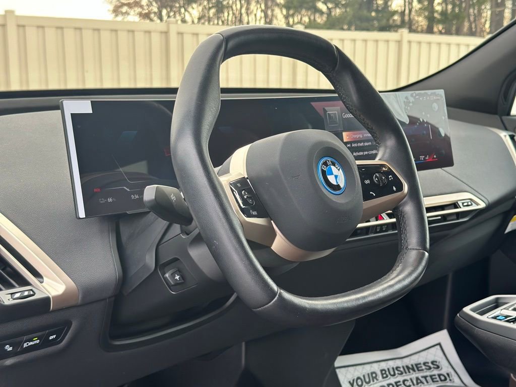 Used 2025 BMW iX xDrive50 image 15