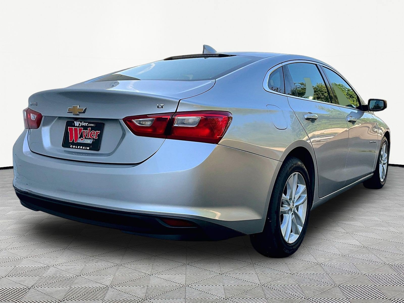 Used 2016 Chevrolet Malibu LT FWD image 6