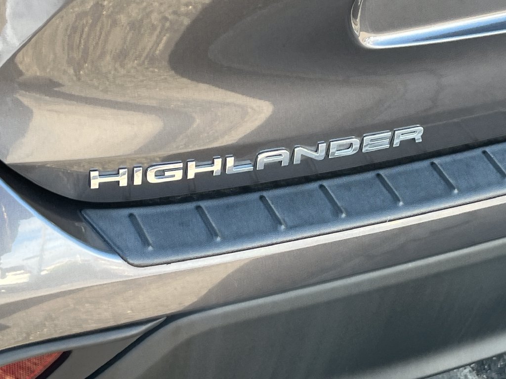 Used 2022 Toyota Highlander XLE FWD image 42