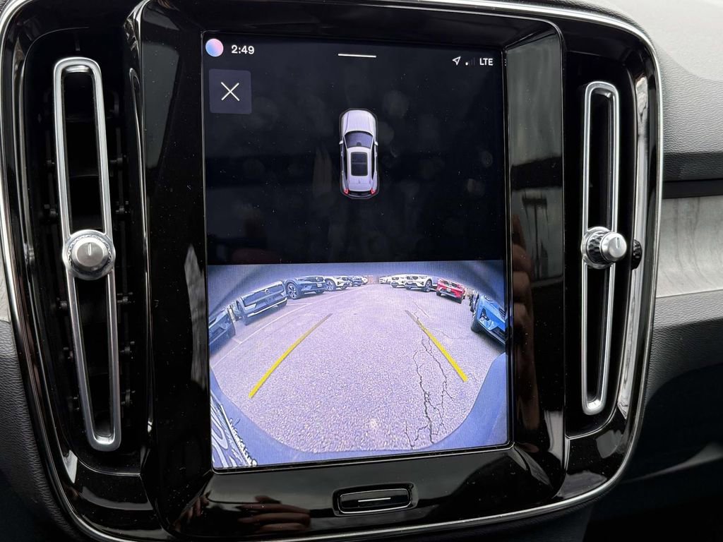 Used 2023 Volvo XC40 B5 Plus w/ Driver Assist Package image 7