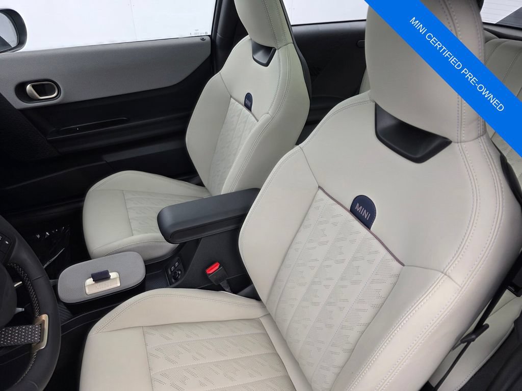 Used 2025 MINI Cooper 2-Door Hardtop FWD image 11