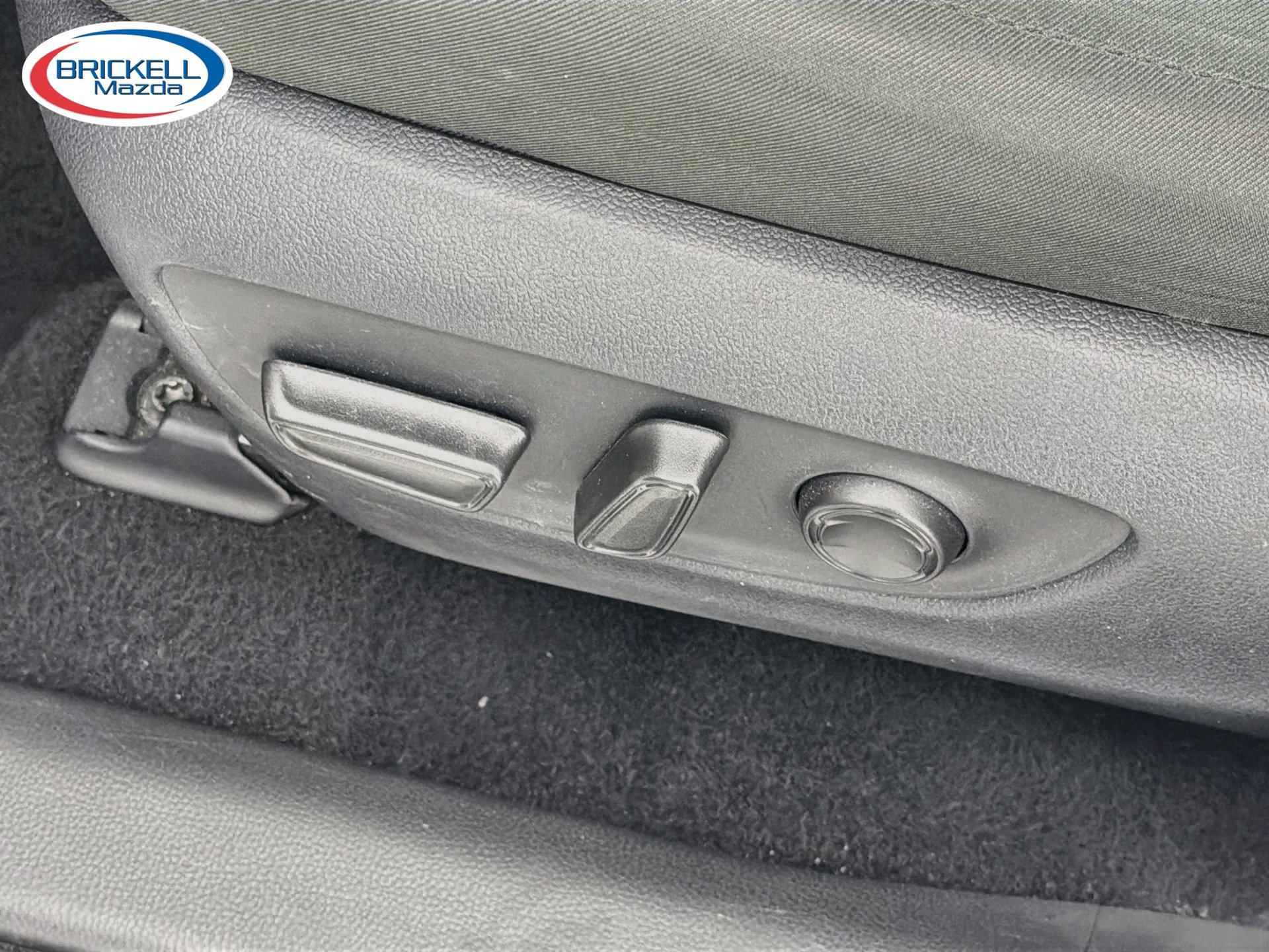 Used 2025 Toyota RAV4 XLE FWD image 23