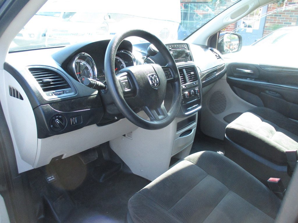 Used 2014 RAM C/V Tradesman image 9