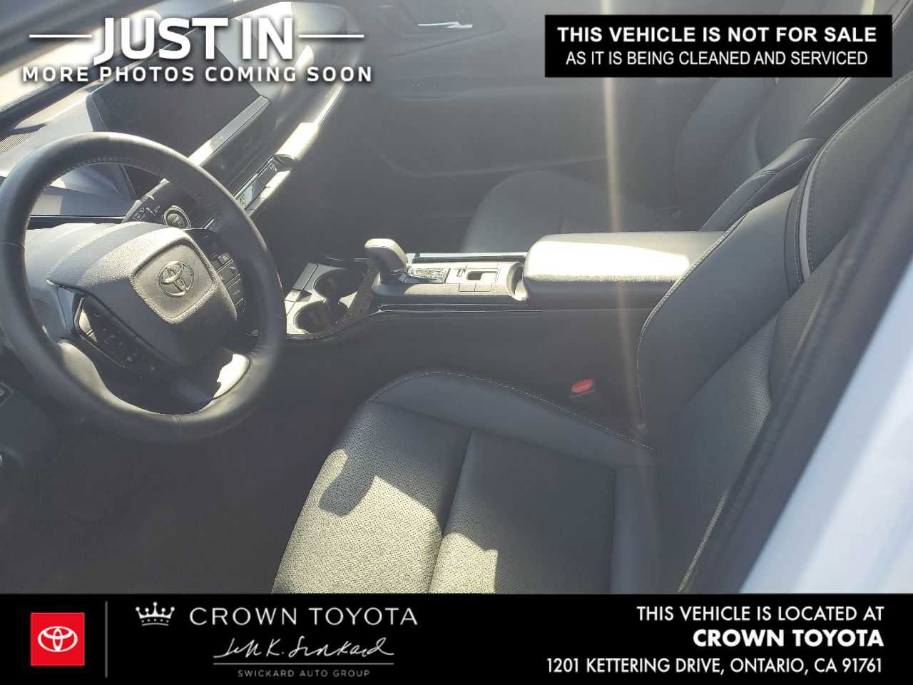 Used 2025 Toyota Prius XLE FWD image 4