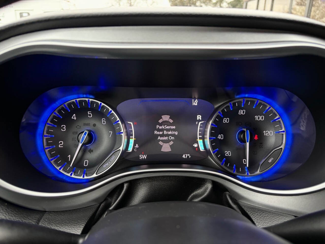 Used 2019 Chrysler Pacifica Touring-L w/ Advanced Safetytec Group FWD image 21