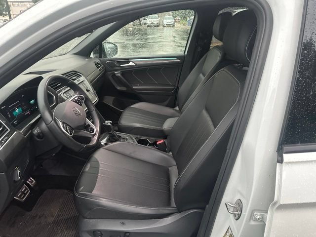 Used 2023 Volkswagen Tiguan SE R-Line AWD/4WD image 12