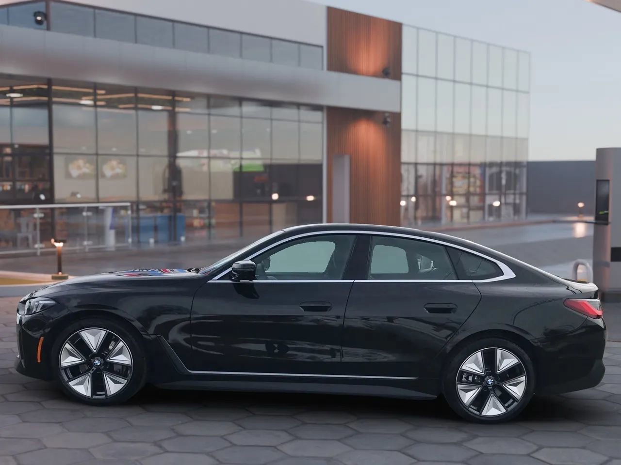 Used 2025 BMW i4 xDrive40i w/ Premium Package image 9