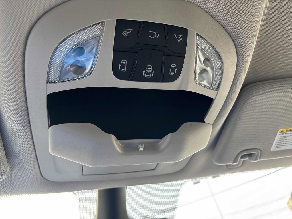 Used 2024 Chrysler Pacifica Touring-L image 33